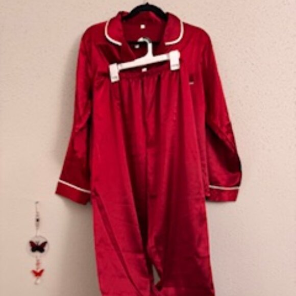 Pijama Satinada Borgoña de 2 Piezas (Burgundy Satin Pajama Set – 2 Piece) - Picture 8 of 16